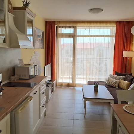 White Dolphin Greeenlife Апартаменты Созополь